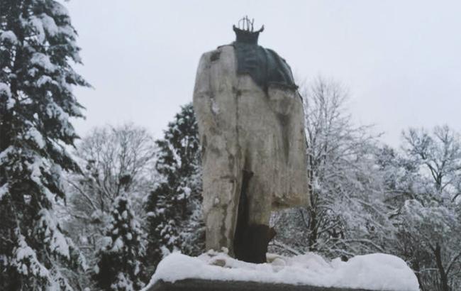Стало известно, зачем вандалы обезглавили памятник Шевченко