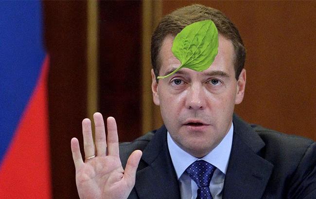 В сети смеются над заболевшим гриппом Медведевым