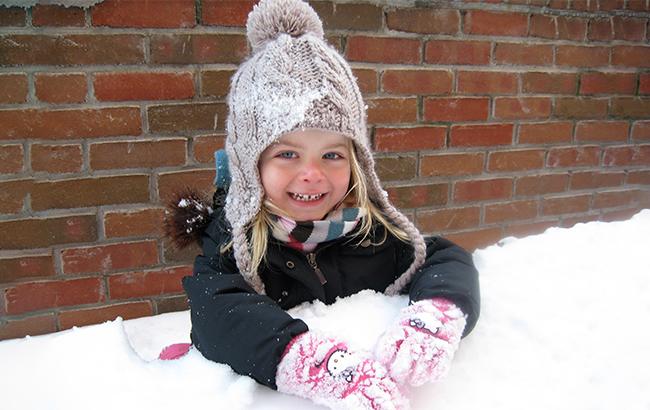 Папе-"врунишке" не удалось обмануть маленькую дочь рассказом о снеге