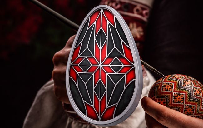 Великодня новинка від НБУ: як виглядає срібна монета-писанка та скільки коштує (фото, відео)