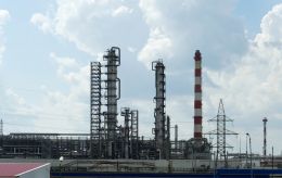 ЗСУ ударили по НПЗ із топ-5 найбільших у РФ і базі катерів в Криму (відео)