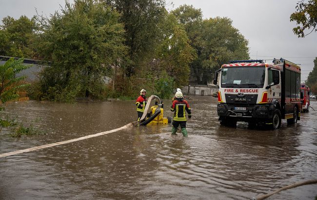 Дощі знову підтопили Одесу: на яких вулицях обмежений проїзд