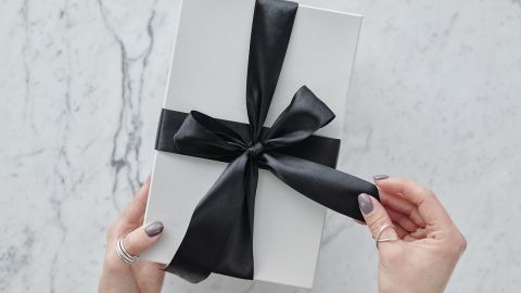 Эти подарки нельзя дарить и принимать от родных людей, чтобы не навлечь беду