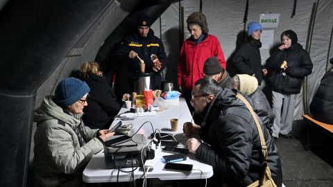 Сколько часов работает связь без света: в Минцифры назвали точные цифры