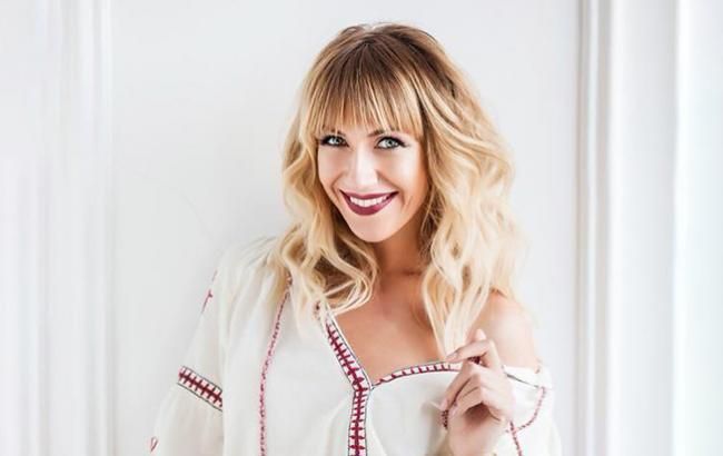 Леся Нікітюк засвітила плоский животик у облягаючому вбранні "хижачки"