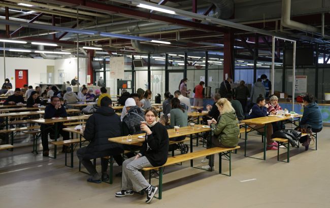 Разная поддержка. Какие выплаты получают беженцы в Германии и на что имеют право украинцы