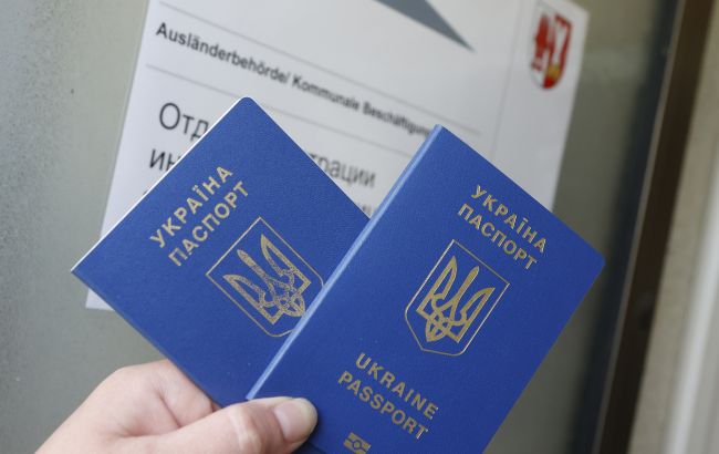 Где украинцам в Германии можно оформить загранпаспорт: адреса