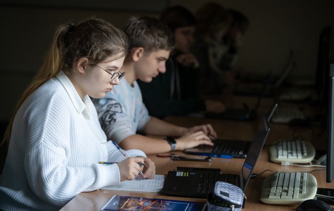 В некоторых регионах Украины школы будут работать дистанционно