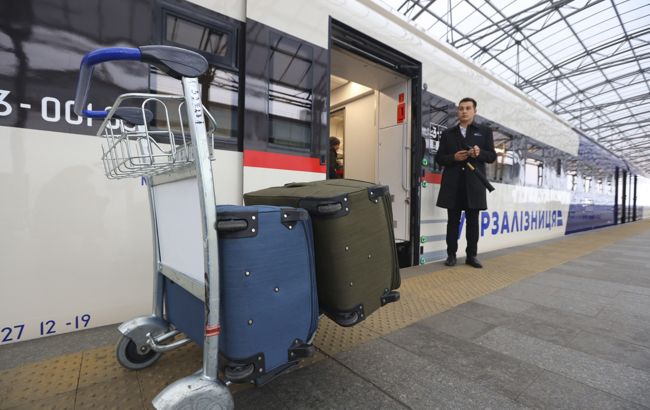 Появились фото новенького украинского поезда-экспресса: как он выглядит снаружи и внутри