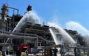 У Ростові після атаки дронів спалахнула масштабна пожежа на нафтовому терміналі