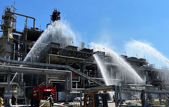 Росія не відновить переробку нафти раніше середини 2026 року через атаки України, - МЕА