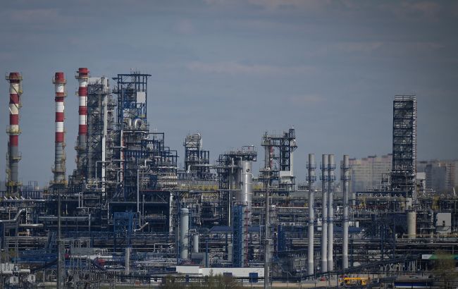 Росія втратила чверть нафтопереробних потужностей через атаки дронів, - Reuters