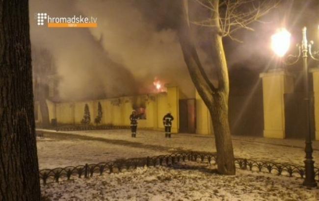 В Одессе загорелся заброшенный кинотеатр