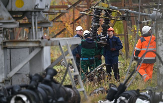 Бригада энергетиков попала под обстрел в Херсонской области