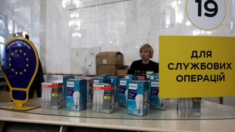 Украинцам начали раздавать бесплатные LED-лампы: кто и как их может получить