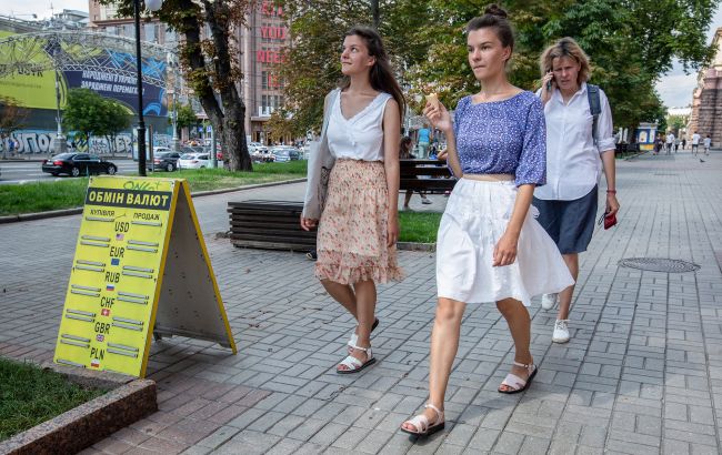 НБУ снизил курс доллара на 1 мая