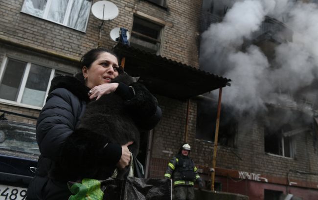 Кинологи рассказали, как помочь животным во время воздушной тревоги и взрывов