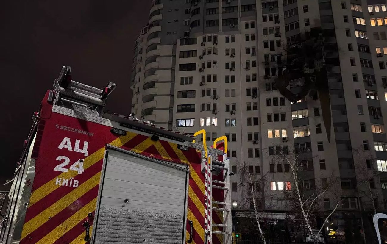 Боровся за життя 18 днів: у Києві помер рятувальник, поранений повторним ударом РФ