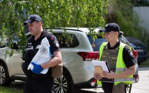 У Києві чоловік стріляв посеред вулиці: що відомо