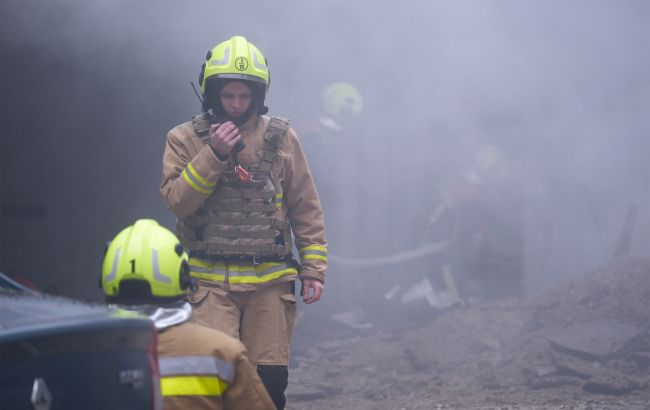 Удар по Харькову посреди дня: повреждена остановка транспорта