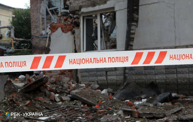 В одном из старинных домов Одессы обвалился потолок, заблокировав жильцов в квартирах