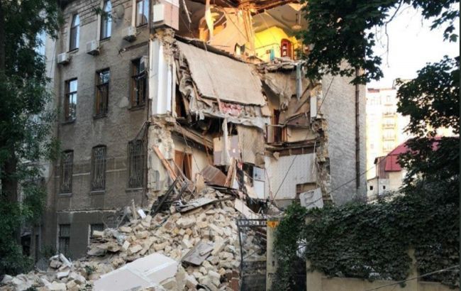 В Одессе обрушился жилой дом, из-под завалов вывели 25 человек