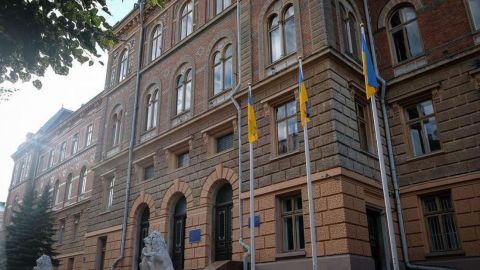 У Чернівцях просять прибрати з оголошень особисті телефони сільських голів