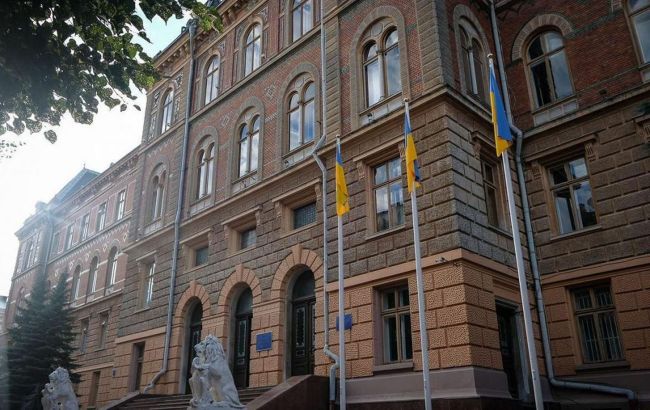 У Чернівцях просять прибрати з оголошень особисті телефони сільських голів