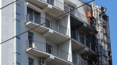 В Одессе горит 12-этажка, люди эвакуированы