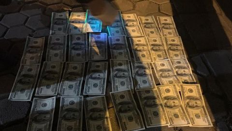 В Одесі ДБР затримало на хабарі 5 тис. доларів двох поліцейських