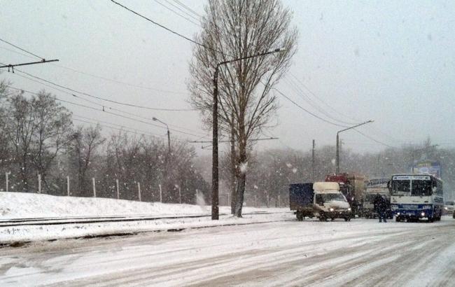 В Одессе и области ограничили движение транспорта из-за непогоды