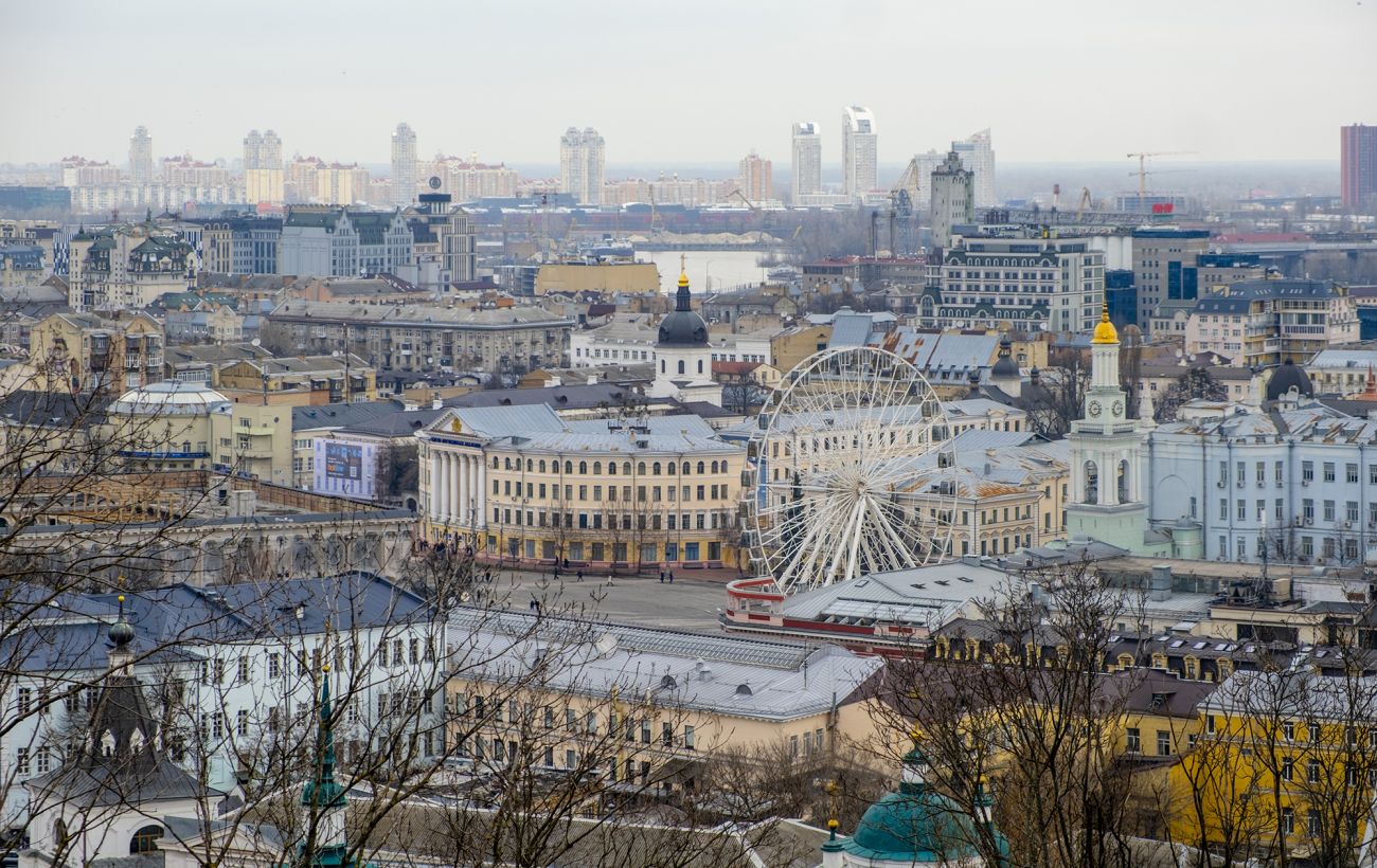 Колесо огляду на Подолі арештували: чому зупинили атракціон у центрі Києва