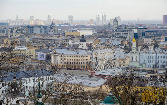 Колесо обозрения на Подоле арестовали: почему остановили аттракцион в центре Киева