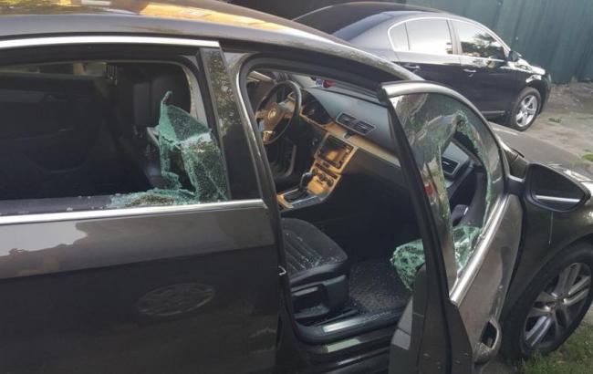 В Киеве со стрельбой ограбили мужчину