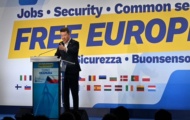 Зірвати прапори України і вигнати біженців: скандальний політик рветься до уряду Чехії