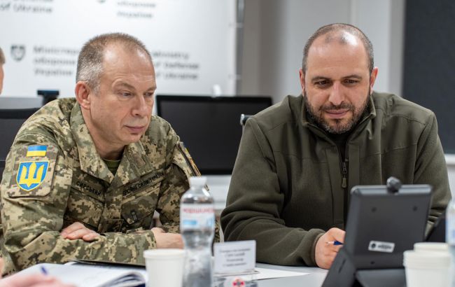 Умєров та Сирський обговорили ситуацію на фронті в Україні з Остіном