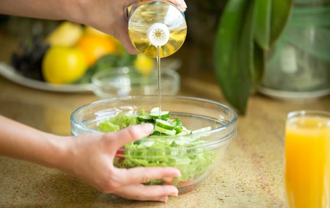 Виділяє канцерогени. Названо найгіршу олію, яку купують майже всі українці