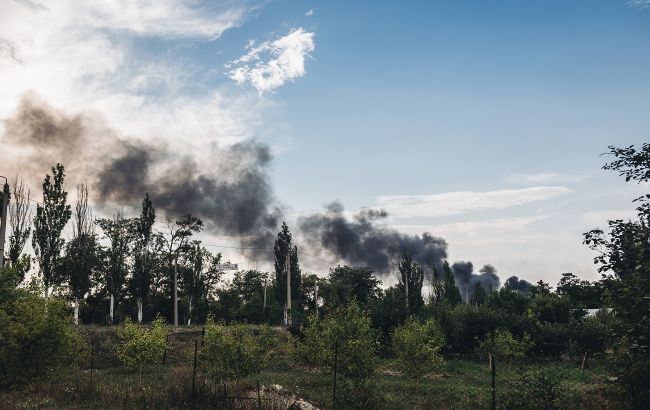 Оккупанты из артиллерии обстреляли Никопольский район и повредили частные дома (фото)