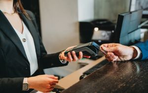 Більше жодних папірців: чеки з магазинів тепер будуть у смартфоні