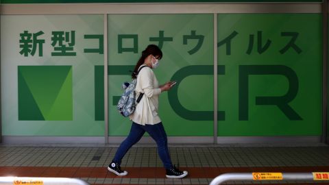 Японія вводить надзвичайні заходи по боротьбі з COVID в трьох префектурах