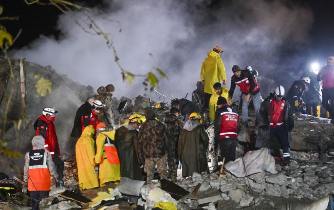 Новые землетрясения в Турции. Погибли шесть человек, почти 300 пострадали