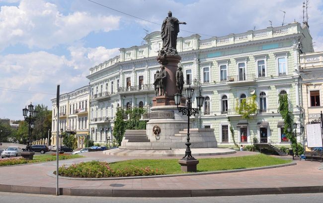 В Одесі вирішили демонтувати пам'ятник Катерині. Роботи вже почалися