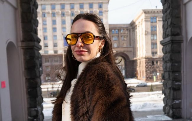 Кристина Горняк показала стильный зимний образ с экошубой и балаклавой