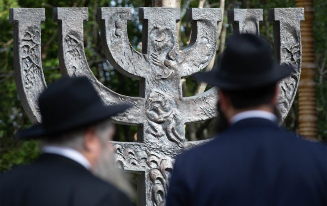 "За возложение цветов - 15 суток". Историк рассказал, как в СССР стирали память о Холокосте