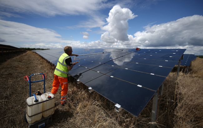"Солнечный удар": США ввели пошлины до 3521% на импорт батарей из Азии