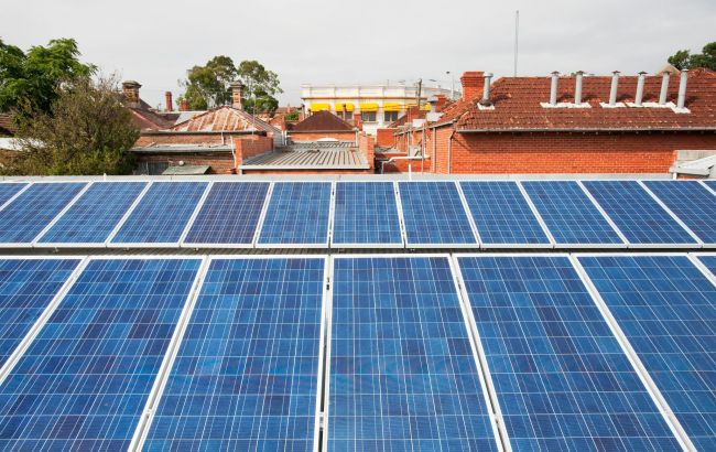 Больницы четырех областей в Украине оборудуют солнечными панелями