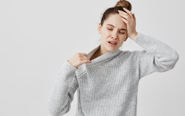 Невролог рассказал, почему при стрессе человека "бросает в пот"