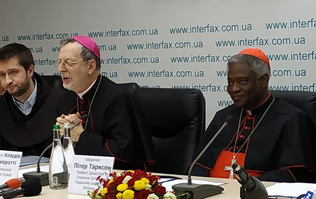 Миссия Папы Римского передала 15 млн евро пострадавшим на Донбассе