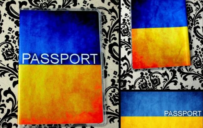 Петиція спрацювала: Порошенко наказав прибрати російську мову з українських паспортів