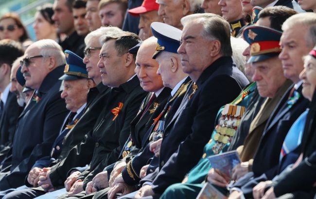 Поруч із Путіним на параді сидів фейковий "ветеран", який переслідував українців, - Bild